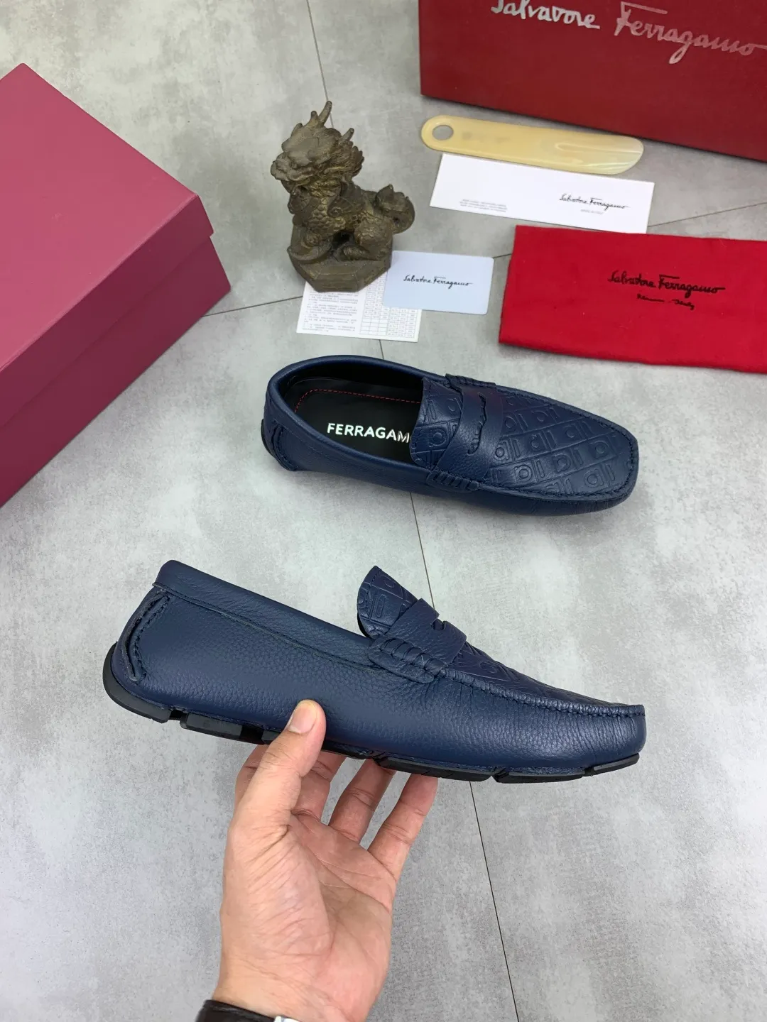 Men's shoes 💰P542 New model, high quality [Ferragamo/Ferragamo] Latest lazy slip-on shoes Original imported calfskin, imported cowhide lining + original luxury metal buckle + original combination outsole Comparison without pressure Code number: 38-45